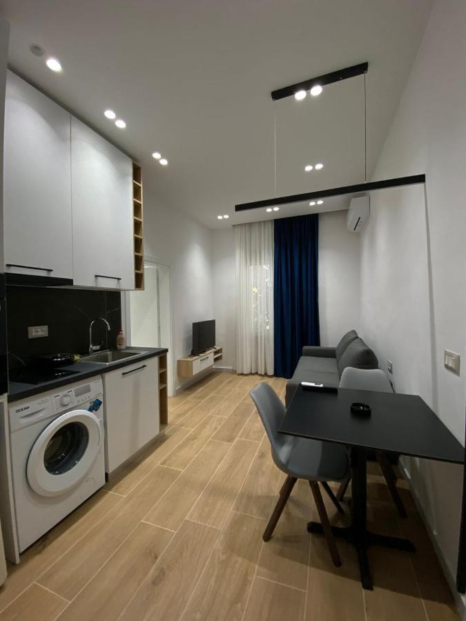 Apartament In Blloku In Front Of Taiwan Tiranë Luaran gambar