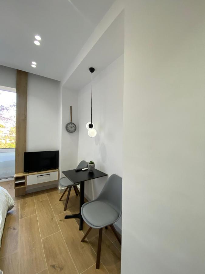 Apartament In Blloku In Front Of Taiwan Tiranë Luaran gambar